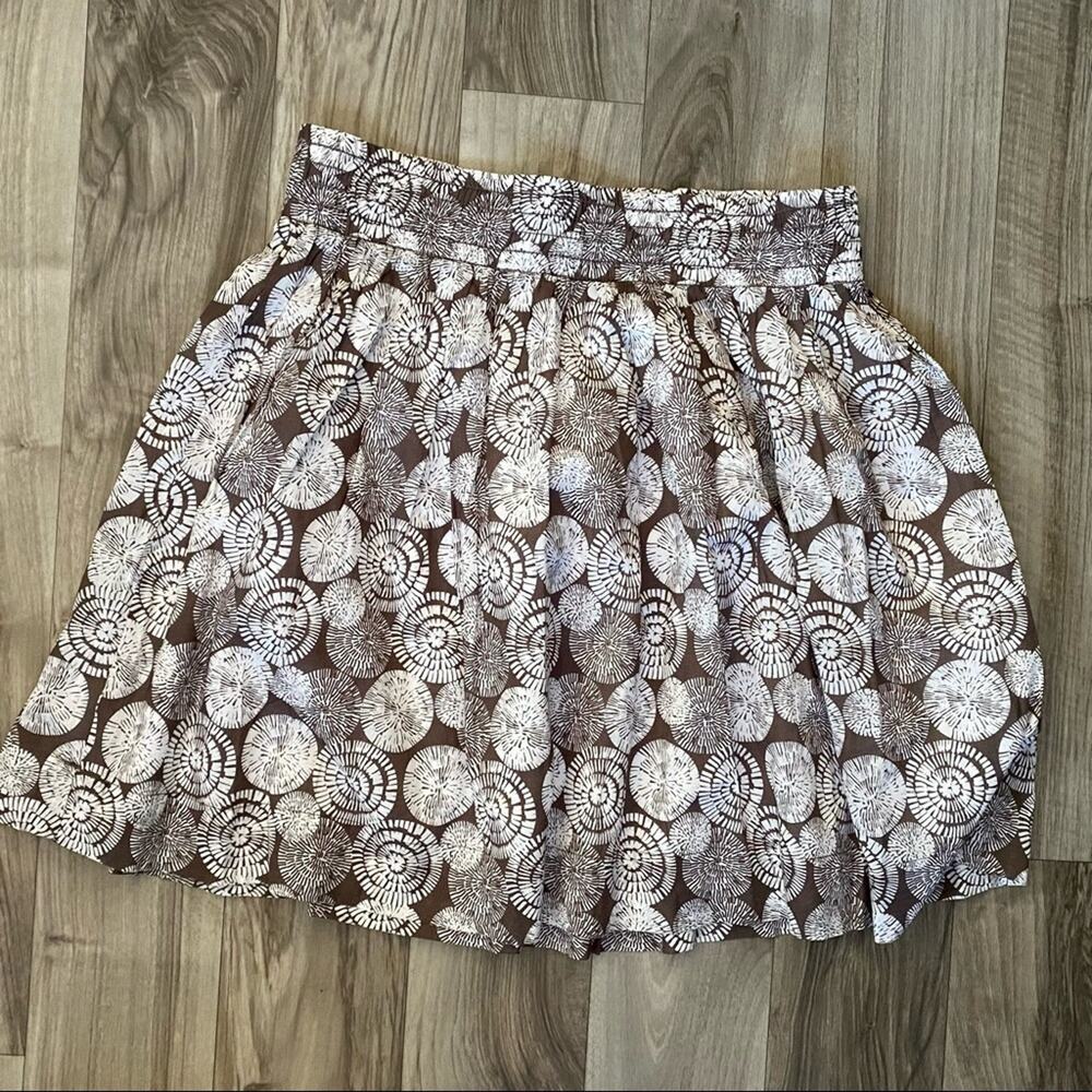 Banana Republic 8 Pale Gray Print on White Soft Cotton Elastic Waist Lined Skirt